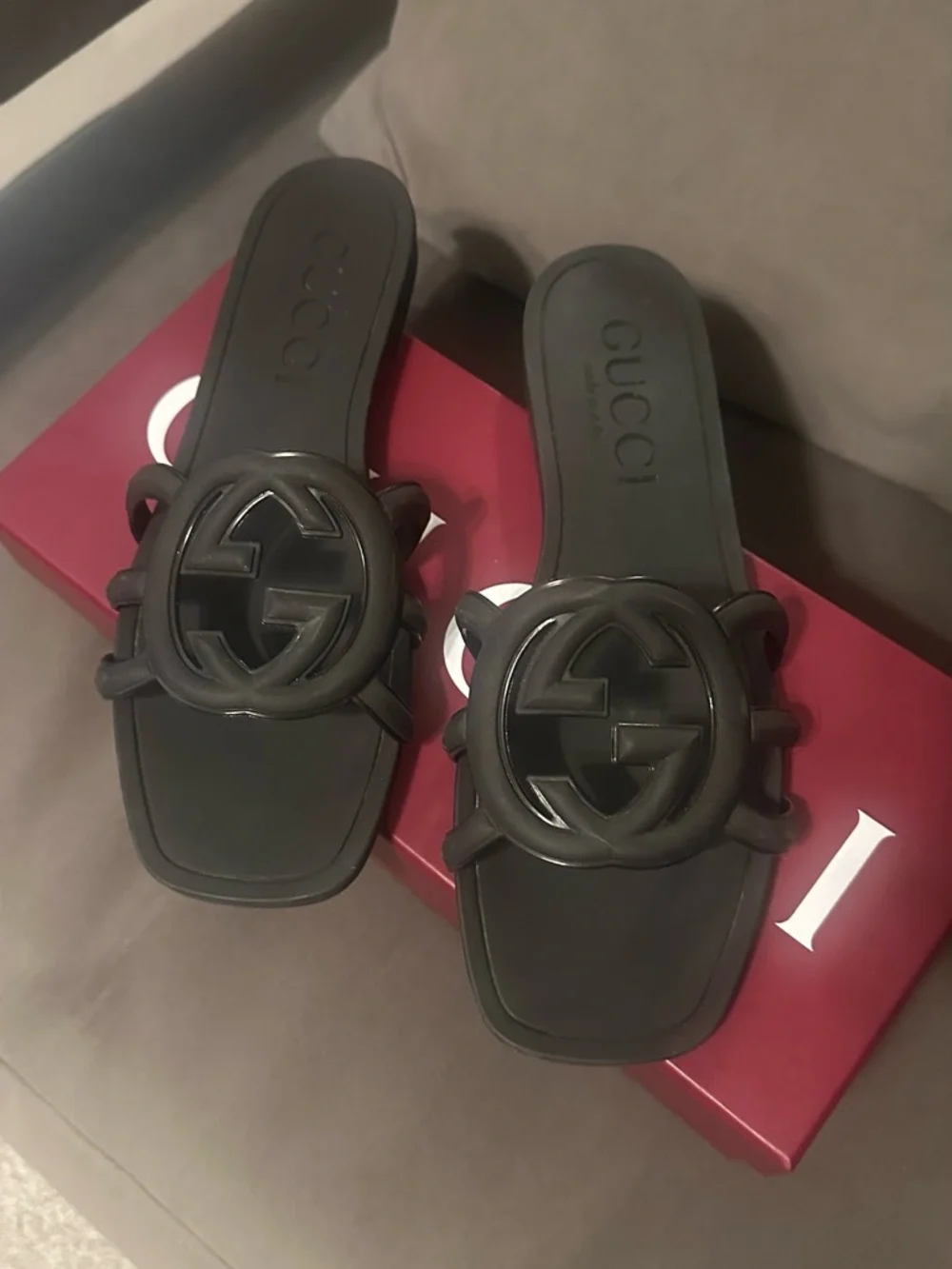 Gucci Black Interlocking GG Rubber Slide Sandals - Picture 1 of 9